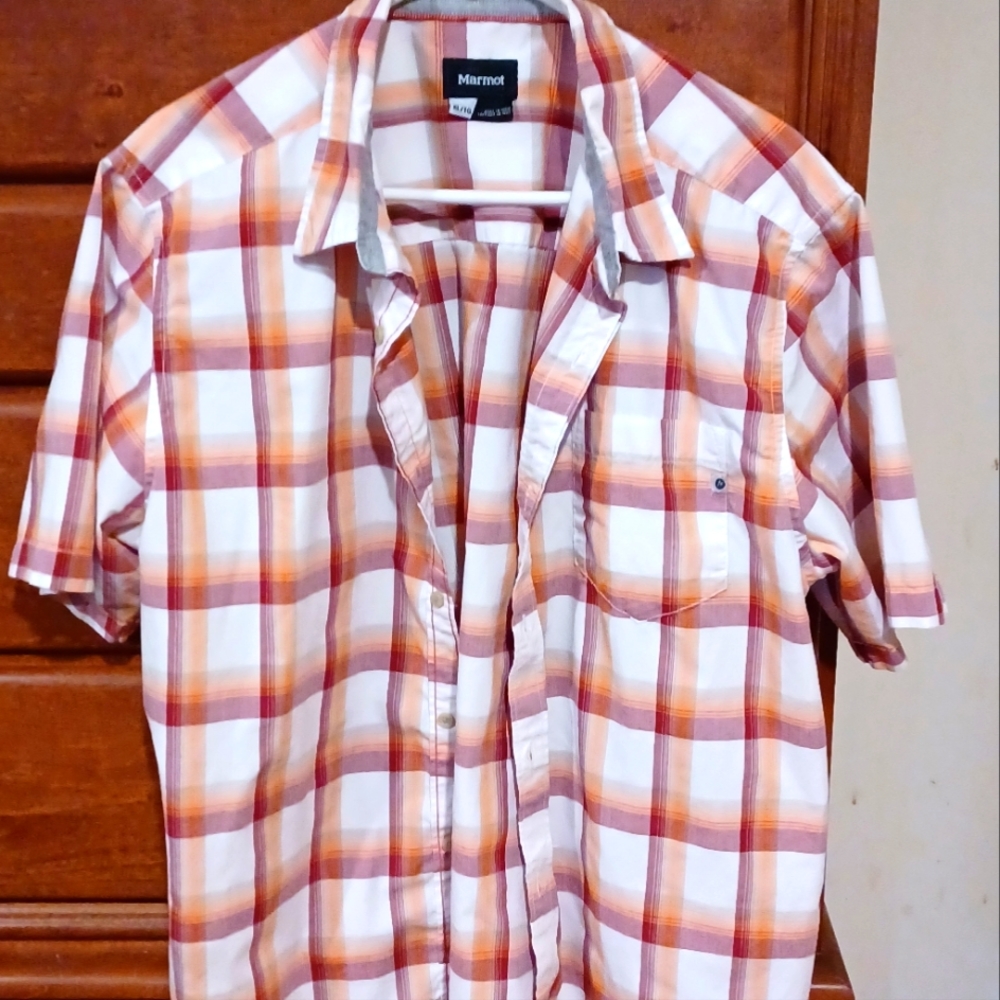 Marmot short sleeve button up shirt size extra large. Very good condition
